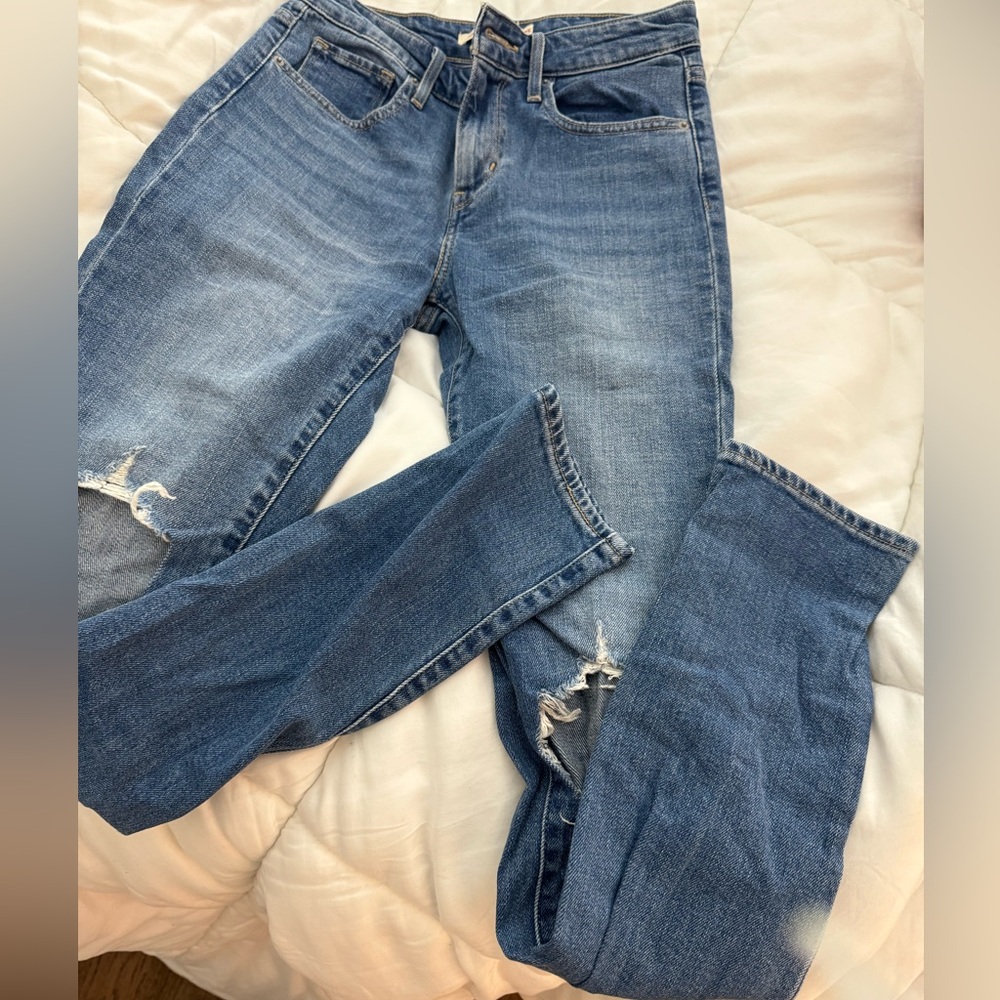 Levi 721 high rise ripped knee skinny jeans size 25